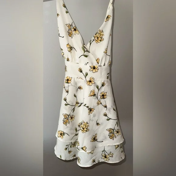 Daisy Floral Bodycon Ruffle Romper - Picture 4 of 4